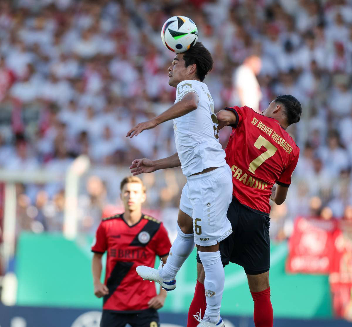 里程碑夜!辽宁本钢官宣签约,欧联今晚刷纪录,信心回归,团队化学反应显著的简单介绍-官方授权英雄联盟竞猜