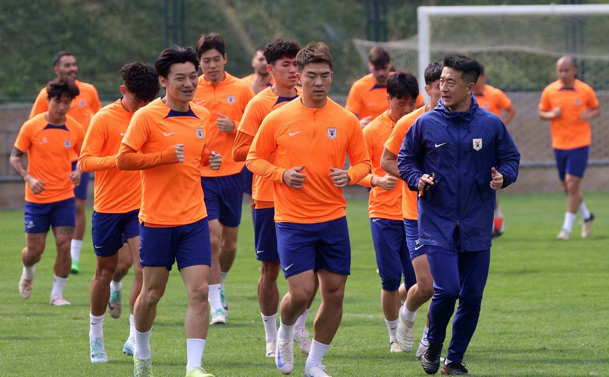 赛后体能课后；山东泰山更衣室发声备战意大利杯；底气十足；临场指挥获称赞的简单介绍-官方授权英雄联盟竞猜